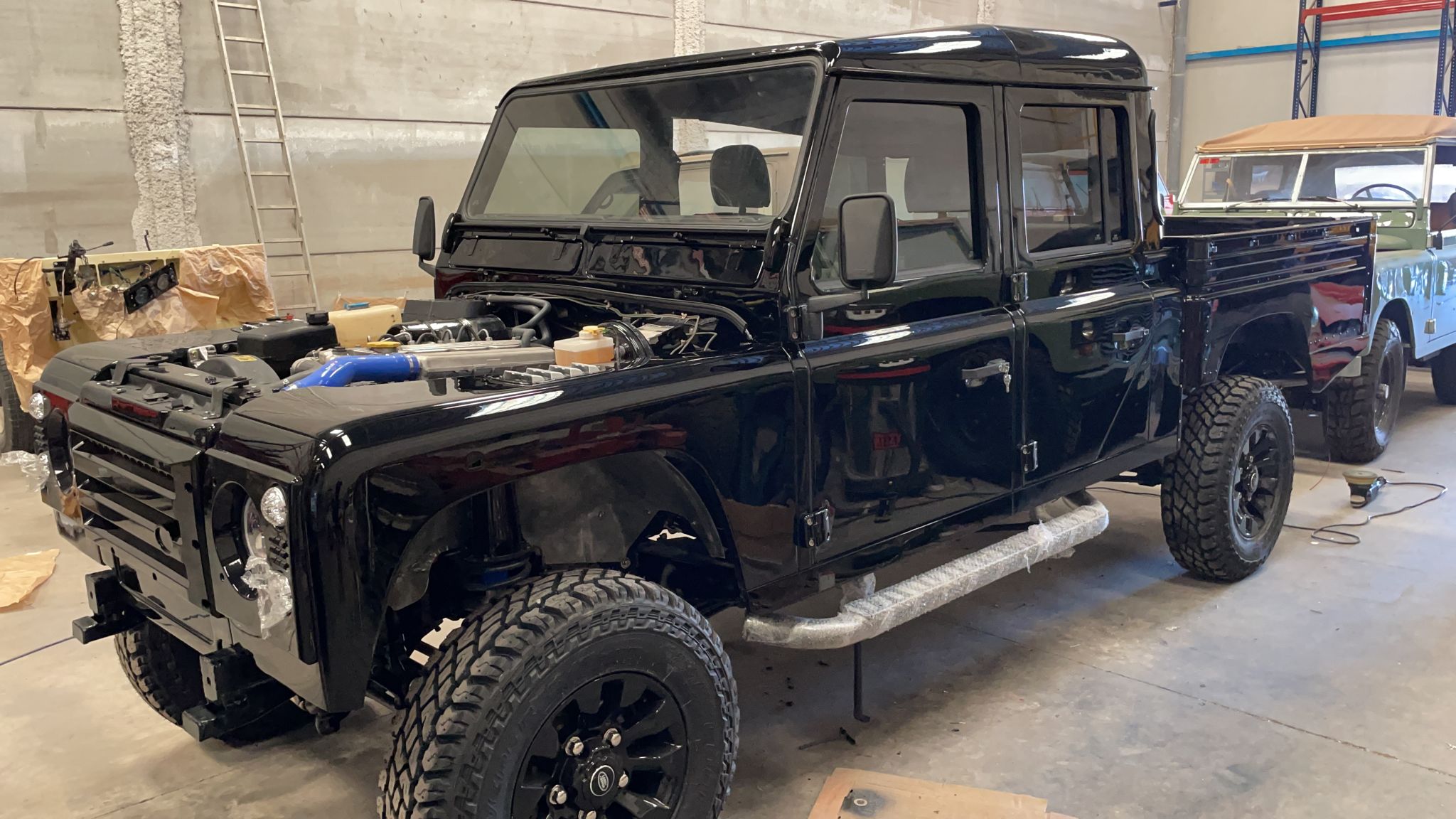 Land Rover Defender 130 – Build