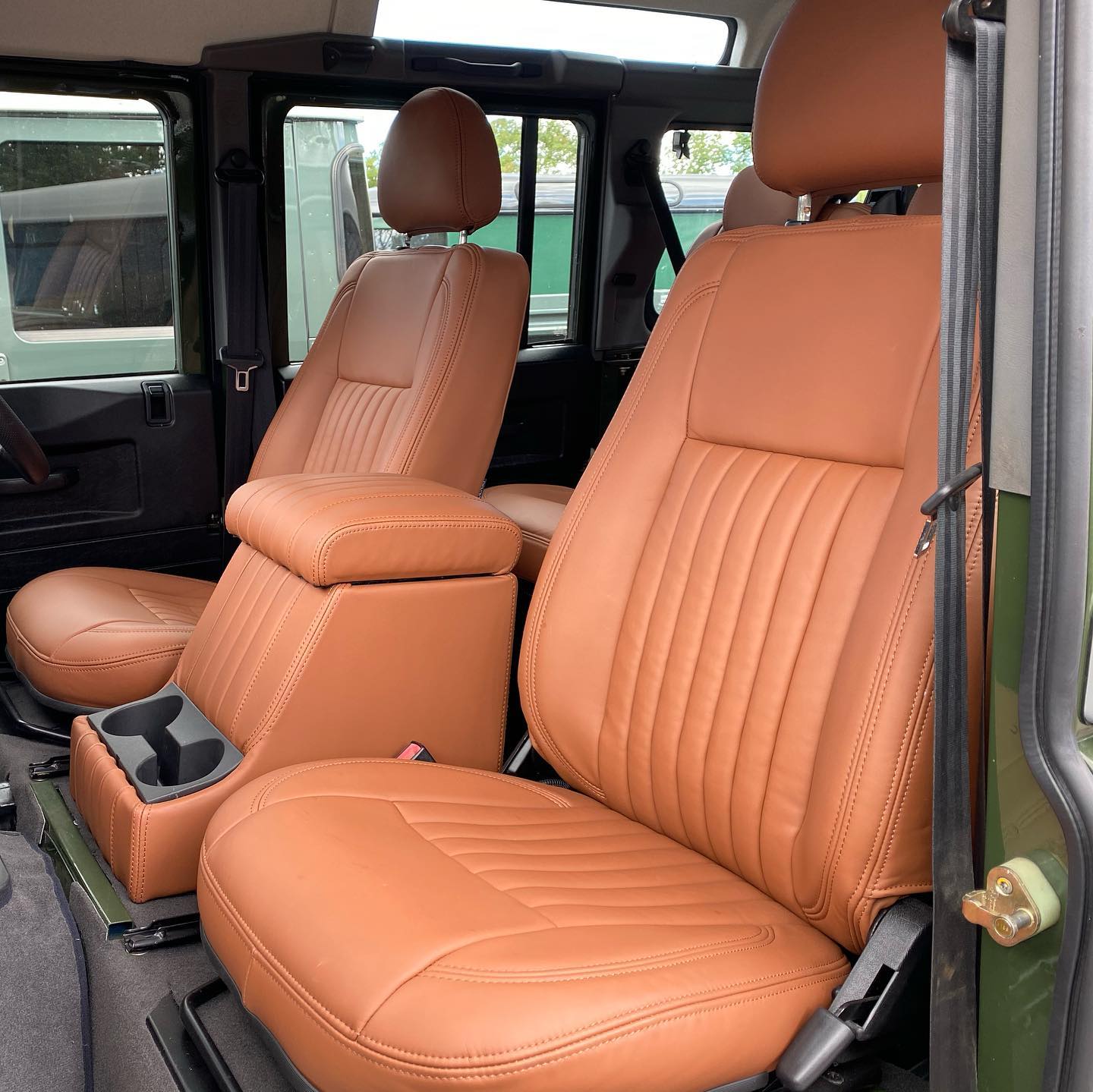 Land Rover Defender Seats – Fluted